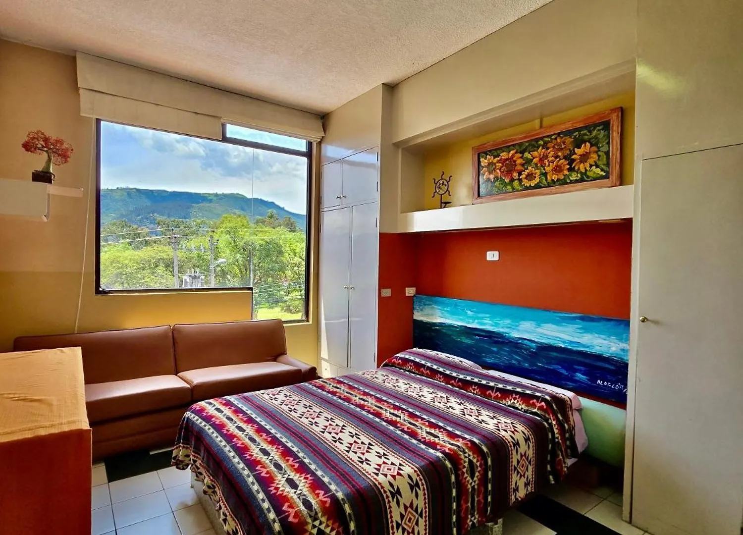 Casa Del Sol Cumbaya Hotel Quito Inn