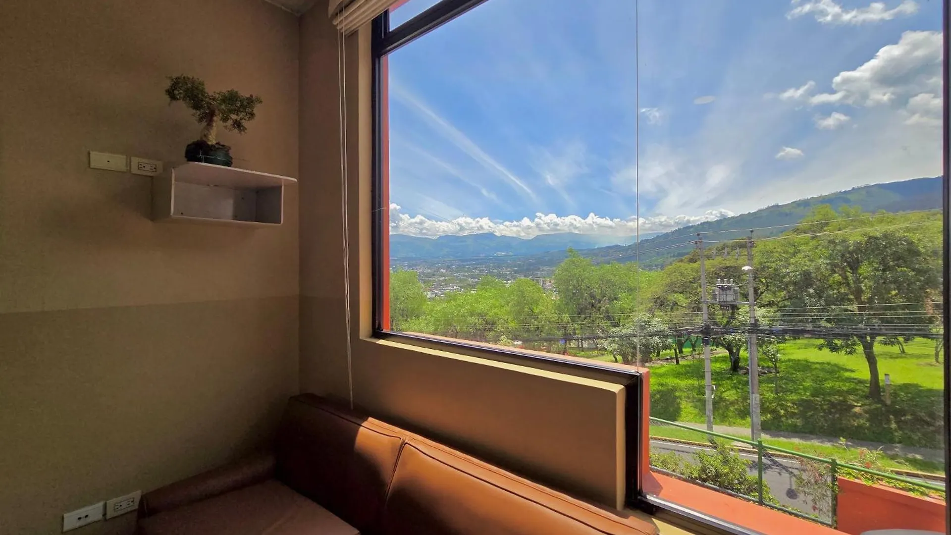 Casa Del Sol Cumbaya Hotel Quito